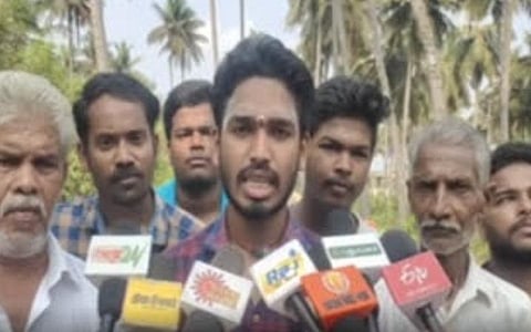 பல்லக்கு சுமக்க அனுமதி அளிக்க வேண்டும்: கோட்டாட்சியரிடம் பல்லக்கு சுமப்பவர்கள் கோரிக்கை மனு