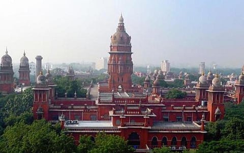 கட்டாய மத மாற்றத்தை தடுக்கக் கோரி வழக்கு: 4 வாரங்களில் பதில் அளிக்க தமிழக அரசுக்கு உயர் நீதிமன்றம் உத்தரவு