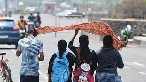 கோடை வெயிலின் தாக்கம்: பொதுமக்கள் பகலில் வெளியே செல்ல வேண்டாம் - சுகாதாரத் துறை அறிவுறுத்தல்