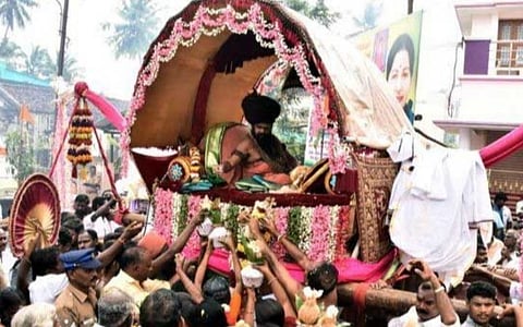 ‘மனிதனை மனிதன் சுமப்பது’, ‘ஆன்மிக ஆட்சி’... பட்டினப் பிரவேசம் தடை நீக்கம் - ஒரு விரைவுப் பார்வை