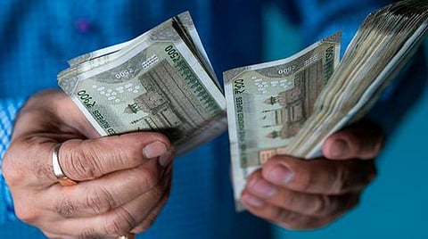 வரலாறு காணாத சரிவு: இந்திய ரூபாயின் மதிப்பு கடும் வீழ்ச்சி; அச்சம் தரும் பணவீக்கம்