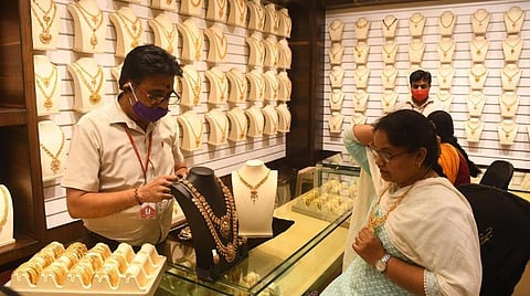 தங்கம் விலை குறைவு: இன்றைய நிலவரம் என்ன?