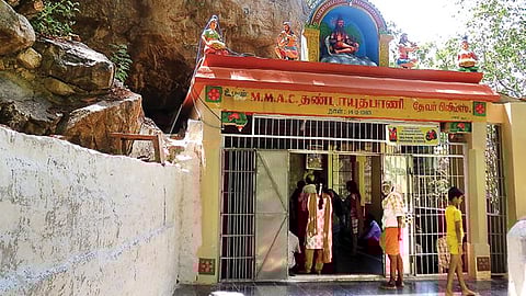 யார் அந்தப் பாம்பாட்டிச் சித்தர்?