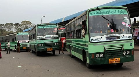 கல்பாக்கம் - வேலூர் இடையே நேரடி பேருந்து சேவை குறைப்பு: நீண்ட நேரம் காத்திருப்பதாக குற்றச்சாட்டு