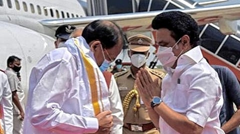 சென்னை ஓமந்தூரார் தோட்ட வளாகத்தில் மே 28-ல் கருணாநிதி சிலை திறப்பு - வெங்கய்ய நாயுடு திறந்து வைக்கிறார்