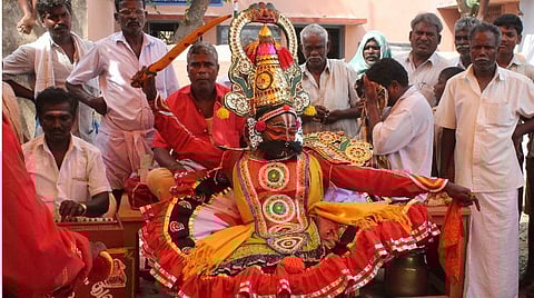 சித்திரையில் களைகட்டும் கட்டைக்கூத்து