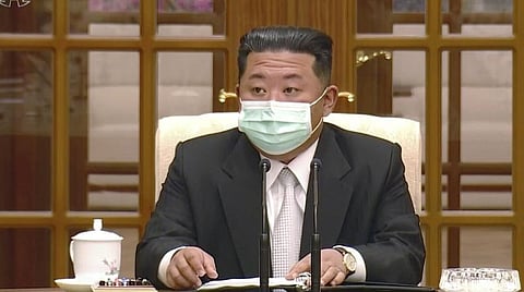 'கரோனா பெருந்தொற்று வடகொரியாவை கொந்தளிப்பில் தள்ளியிருக்கிறது' - அதிபர் கிம் ஜாங் உன்