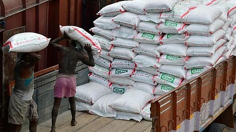 இலங்கைக்கு 65,000 மெட்ரிக் டன் யூரியா உடனடியாக அனுப்புவதாக இந்தியா உறுதி