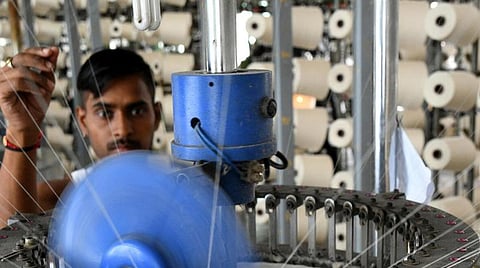 நூல் விலை உயர்வு: திருப்பூர் பின்னலாடை தொழில் நிறுவனங்கள், தொழிற்சங்கங்கள் வேலைநிறுத்தம்