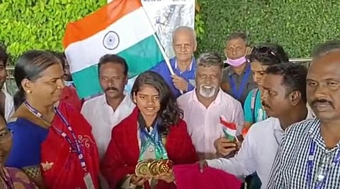 “அரசின் உதவியால் உறுதுணை” - பதக்கங்களுடன் தமிழகம் திரும்பிய ஜெர்லின் அனிகா, பிரித்திவிக்கு உத்வேக வரவேற்பு