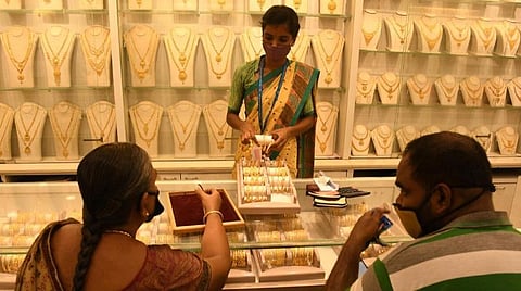 தங்கம் விலை குறைவு: இன்றைய நிலவரம் என்ன?