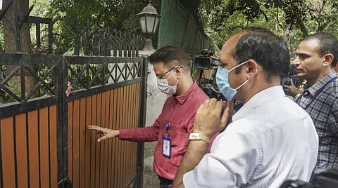 கார்த்தி சிதம்பரத்தின் ஆடிட்டர் சென்னையில் கைது: டெல்லிக்கு அழைத்துச் சென்றது சிபிஐ