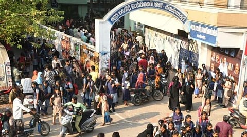 விடைத்தாள் திருத்துதல், கட்டிட பராமரிப்பு பணிகளால் தாமதம்: பள்ளிகளை ஜூன் இறுதியில் திறக்க திட்டம்