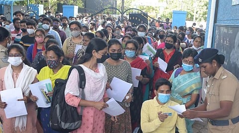 டிஎன்பிஎஸ்சி குரூப் 2 தேர்வு: தமிழகம் முழுவதும் 11 லட்சம் பேர் பங்கேற்பு