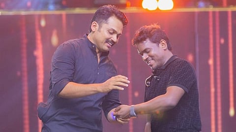 யுவன் சங்கர் ராஜாவை நெகிழ வைத்த நடிகர் கார்த்தி