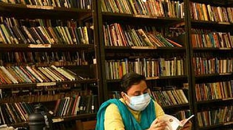 பொள்ளாச்சியில் நூலகம் கட்ட ரூ.6 லட்சம் நிதி வழங்கிய மக்கள்