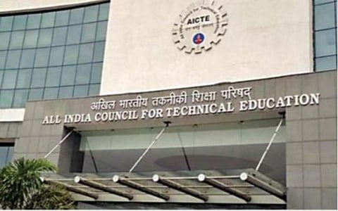 பொறியியல், மேலாண்மை படிப்புக்கு புதிய கட்டணம்: அகில இந்திய தொழில்நுட்பக் கல்விக் குழும பரிந்துரைகள் வெளியீடு