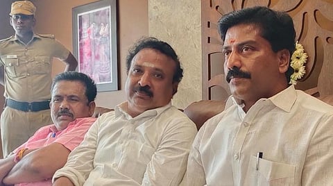 'பெட்ரோல், டீசல் வரியை குறைக்காவிட்டால் போராட்டம் நடத்துவோம்' - பாஜக பொதுச்செயலர் சீனிவாசன்