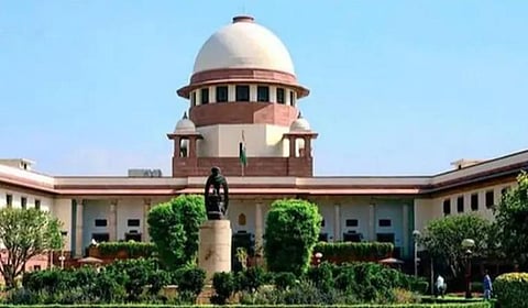 தேடப்படும் குற்றவாளிக்கு நிவாரணம் வழங்க உச்ச நீதிமன்ற நீதிபதிகள் மறுப்பு