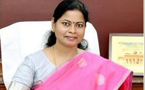 சென்னை மாவட்ட ஆட்சியர் விஜயராணி திடீர் இடமாற்றம்: பின்னணி என்ன?