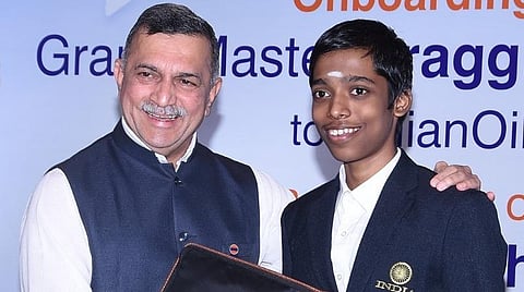 இந்தியன் ஆயில் நிறுவனத்தின் தலைவர் ஸ்ரீகாந்த் மாதவ் வைத்யா உடன் கிராண்ட் மாஸ்டர் பிரக்ஞானந்தா