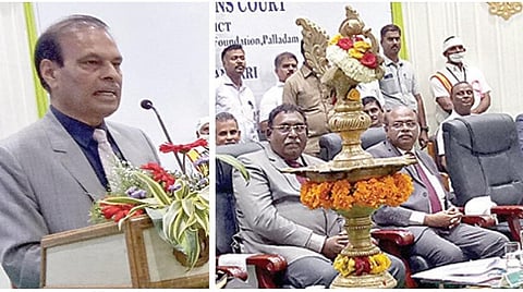 திருப்பூர் மாவட்டம் பல்லடத்தில் நேற்று நடந்த நீதிமன்றக் கட்டிட திறப்பு விழாவில் சென்னை உயர் நீதிமன்ற தலைமை நீதிபதி முனீஷ்வர்நாத் பண்டாரி பேசினார். உடன் அமைச்சர்கள் எஸ்.ரகுபதி, கயல்விழி செல்வராஜ் மற்றும் நீதிபதிகள். படம்: இரா.கார்த்திகேயன்