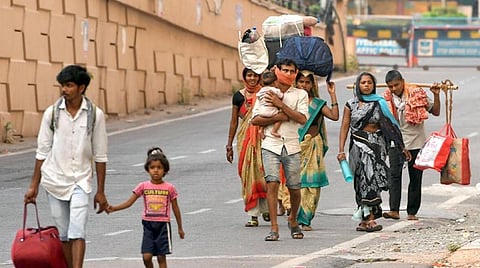 ‘இ-ஷ்ரம்’ இணையதளத்தில் 27 கோடிக்கும் மேற்பட்ட முறைசாரா தொழிலாளர்கள் பதிவு - உச்ச நீதின்றத்தில் மத்திய அரசு தகவல்