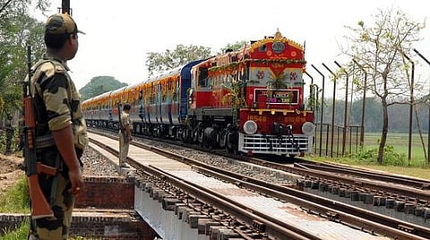 இந்தியா மற்றும் வங்கதேசம் இடையேயான ரயில் சேவை மீண்டும் தொடக்கம்
