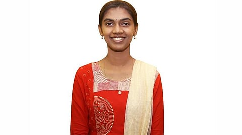 குடிமைப் பணித் தேர்வில் வெற்றியை அடையும் வரை முயற்சியை கைவிடக் கூடாது: மாநில அளவில் முதலிடம் பிடித்த ஸ்வாதிஸ்ரீ கருத்து