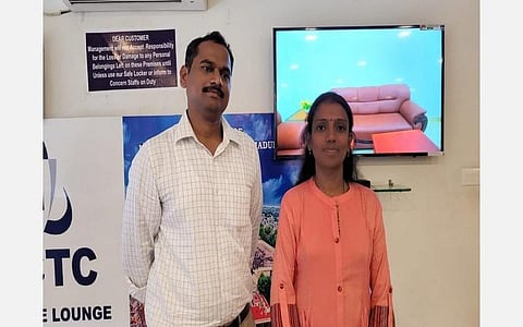 மதுரை, ராமேஸ்வரம் ரயில் நிலைய மறுசீரமைப்பு பணிகளை கவனித்து வரும் பொறியாளர் தம்பதியர்