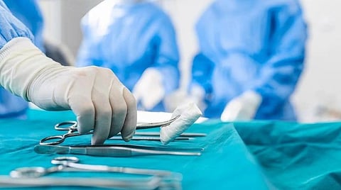 7 ஆண்டுகளாக குழாய் மூலம் சுவாசித்த சிறுவனுக்கு அறுவை சிகிச்சையில் மீண்டும் வந்தது பேசும் திறன்