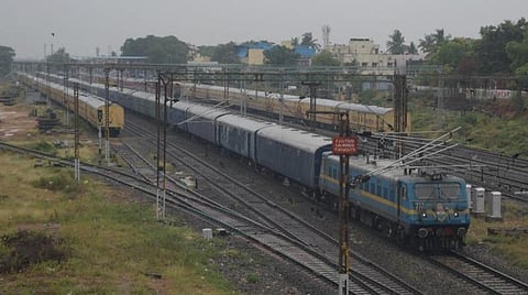 2022-23-ம் ஆண்டு ரயில்வே திட்டங்களுக்கு தமிழகத்துக்கு ரூ.3,865 கோடி ஒதுக்கீடு - 1,664 கி.மீ. ரயில் பாதை மின்மயமாக்கல்