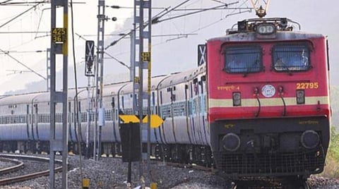 பிஹார் மாநிலத்தில் 191 கி.மீ. தூரம் ரயில் இன்ஜினுக்கு அடியில் பயணம் செய்த மனநோயாளி