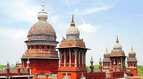 விசாரணை கைதிகளை இறக்கும்வரை தாக்குவது; காவல்துறையின் பேதலித்த மனநிலையை காட்டுகிறது: சென்னை உயர் நீதிமன்றம்