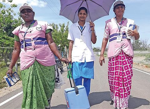 தூத்துக்குடி மாவட்டத்தில் நடைபெற்ற சிறப்பு முகாமில் 53 ஆயிரம் பேருக்கு கரோனா தடுப்பூசி : பூஸ்டர் டோஸ் இலவசமாக போடாததால் ஏமாற்றம்