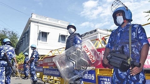 புதுச்சேரி ஆளுநர் மாளிகை முன்பு பாதுகாப்பு பணியில் ஈடுபட்டுள்ள மத்திய படையினர். (கோப்பு படம்)