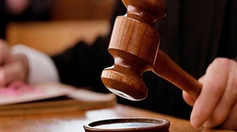 தமிழ் வழியில் படித்தவர்களுக்கு அரசு வேலைவாய்ப்பில் 20% இடஒதுக்கீடு அளிக்கும் சட்டத் திருத்தத்துக்கு எதிரான வழக்கு தள்ளுபடி