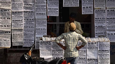 இந்தியாவில் 2020-21-ம் ஆண்டில் வேலையின்மை 4.2% ஆக சரிவு - பிஎல்எப்எஸ் அறிக்கையில் தகவல்