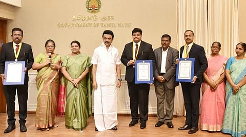 பெண் குழந்தைகளின் பிறப்பு பாலின விகிதம் உயர்வு: சிறப்பாக செயல்பட்ட மாவட்ட ஆட்சியர்களுக்கு விருது