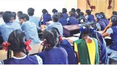 பள்ளிகள் திறக்கப்பட்டு ஒரு வாரம் ஆன நிலையில் அமைச்சர் அறிவித்த நீதிபோதனை வகுப்புகள் நீர்த்துப் போனதா?