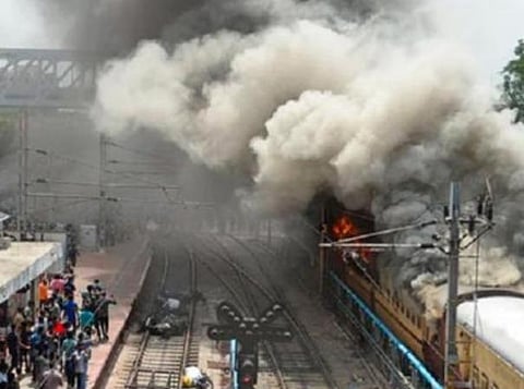 தெலங்கானா அக்னிபாதை கலவரம்: வாட்ஸ் குரூப் மூலம் கலவரத்தை தூண்டிய ராணுவ தேர்வு பயிற்சி அகடமி உரிமையாளர் கைது