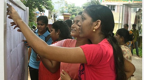 12 ஆம் வகுப்பு தேர்வு முடிவு | அரசுப் பள்ளிகளில் 89.06% தேர்ச்சி: 246 பள்ளிகள் 100 சதவீதம் தேர்ச்சி