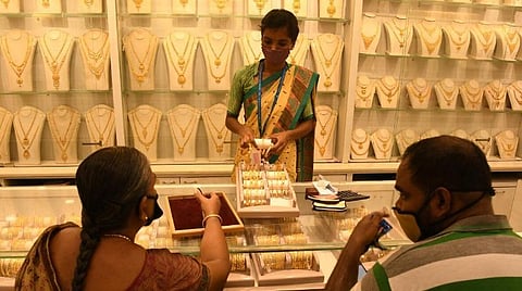 தங்கம் விலை உயர்வு: இன்றைய நிலவரம் என்ன?