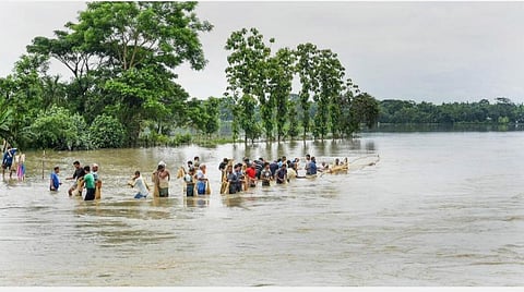 வெள்ளத்தில் தவிக்கும் அசாம்: இதுவரை 73 பேர் உயிரிழப்பு; 43 லட்சம் பேர் பாதிப்பு