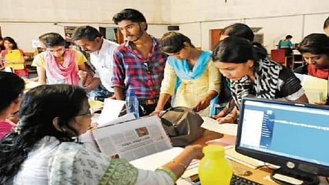 163 அரசு கலை மற்றும் அறிவியல் கல்லூரிகளில் மாணவர் சேர்க்கைக்கு நாளை முதல் விண்ணப்பிக்கலாம்: உயர் கல்வித்துறை தகவல்