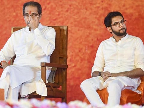 மகாராஷ்டிர அரசுக்கு ஆபத்து?- சிவசேனா அமைச்சர், 13 எம்எல்ஏக்கள் குஜராத்தில் முகாம்