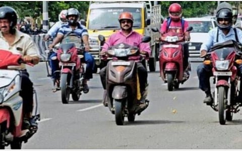 போக்குவரத்து விதிகளை கடைபிடிக்க பெற்றோர்களுக்கு அறிவுரை