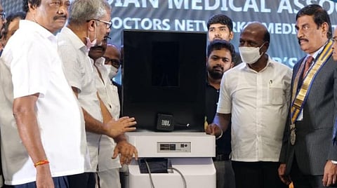 கரோனா வேகமாக பரவுவதால் எச்சரிக்கையாக இருக்க வேண்டும் - பொதுமக்களுக்கு அமைச்சர் அறிவுறுத்தல்