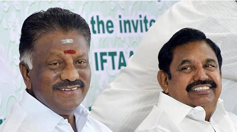 34 உள்ளாட்சி பதவிகளுக்கான தேர்தல்: அதிமுக வேட்பாளர்களின் படிவத்தில் கையெழுத்து இடப்போவது யார்?