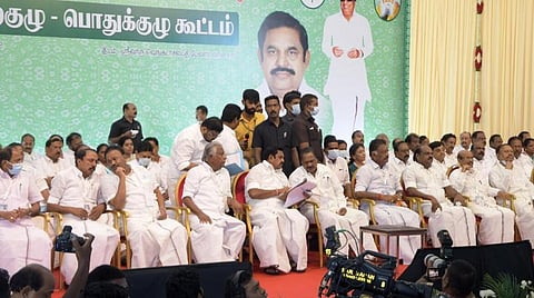 அதிமுக பொதுக்குழு | சென்னை ஐகோர்ட்டில் நீதிமன்ற அவமதிப்பு வழக்கு தாக்கல்